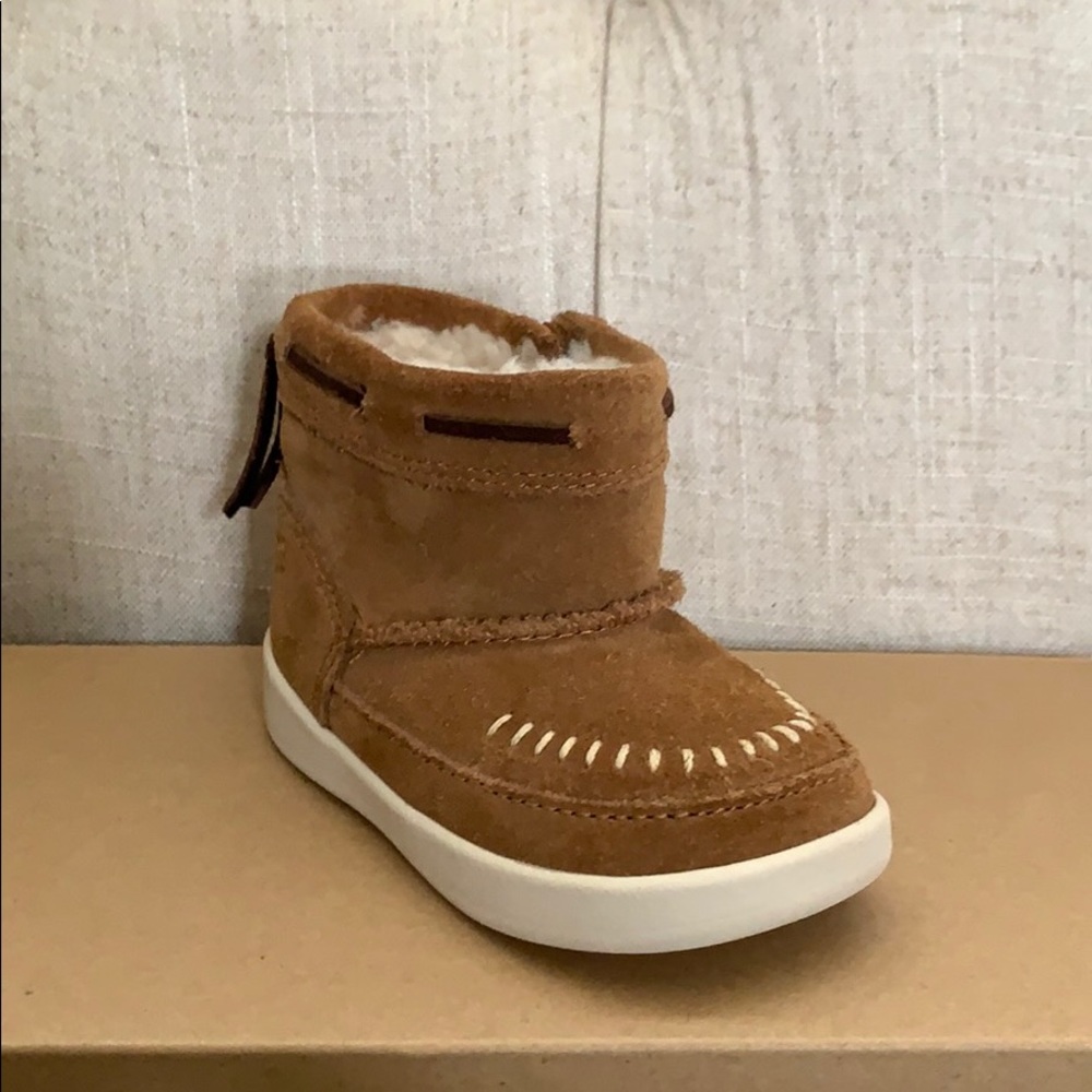 Infant Ugg Cali Moc 4/5 Perfect Condition
